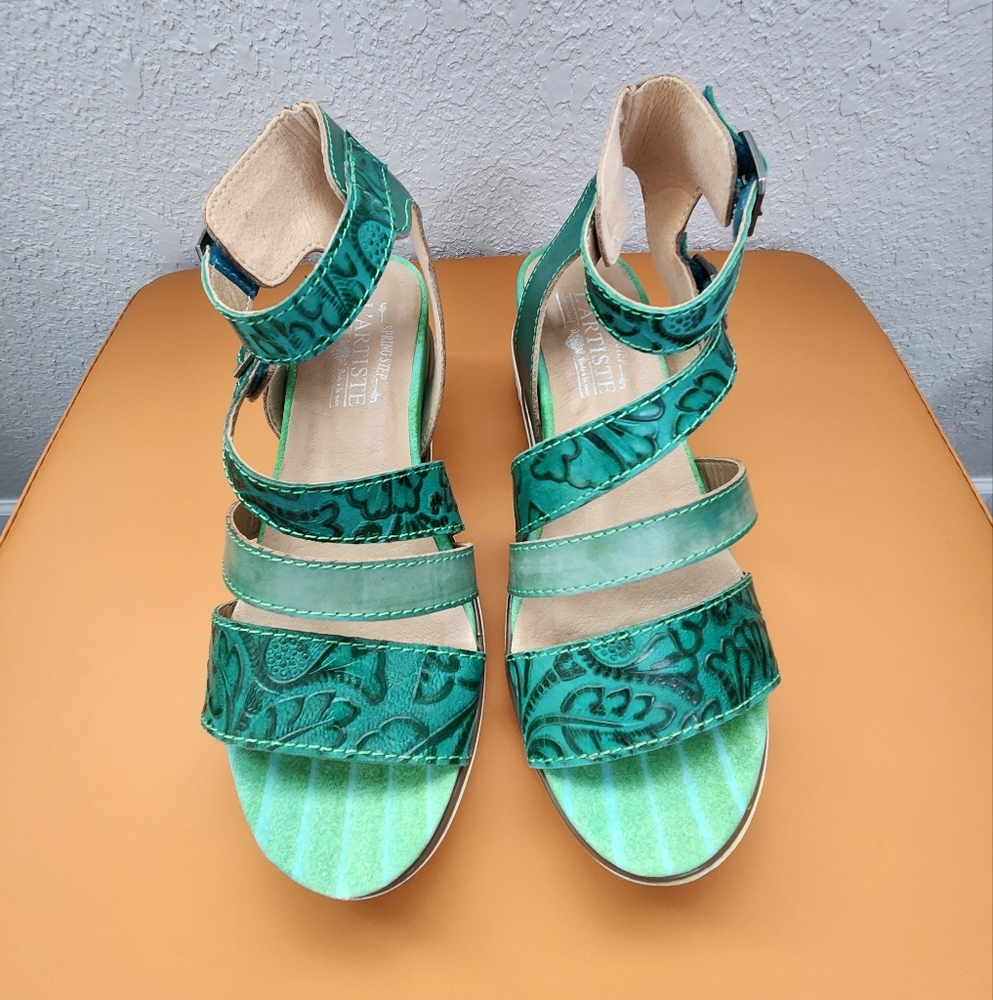 L'Artiste By Spring Step Sandals